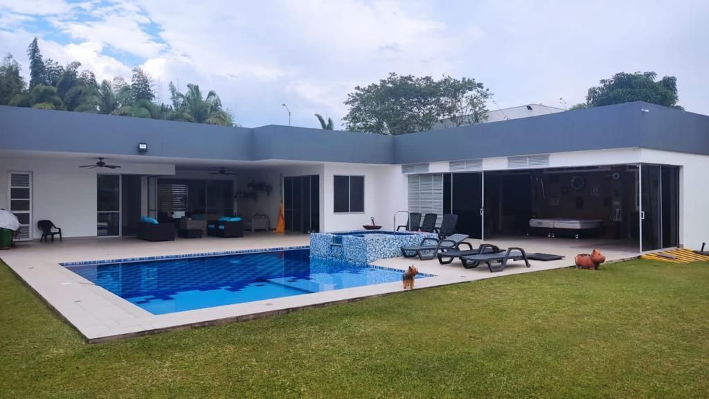 Casa Campestre en venta Risaralda Pereira Jardin De Velez Y Velez 441 m2 Habitaciones 3 Baños 5 Garajes 4 Precio $1800000000