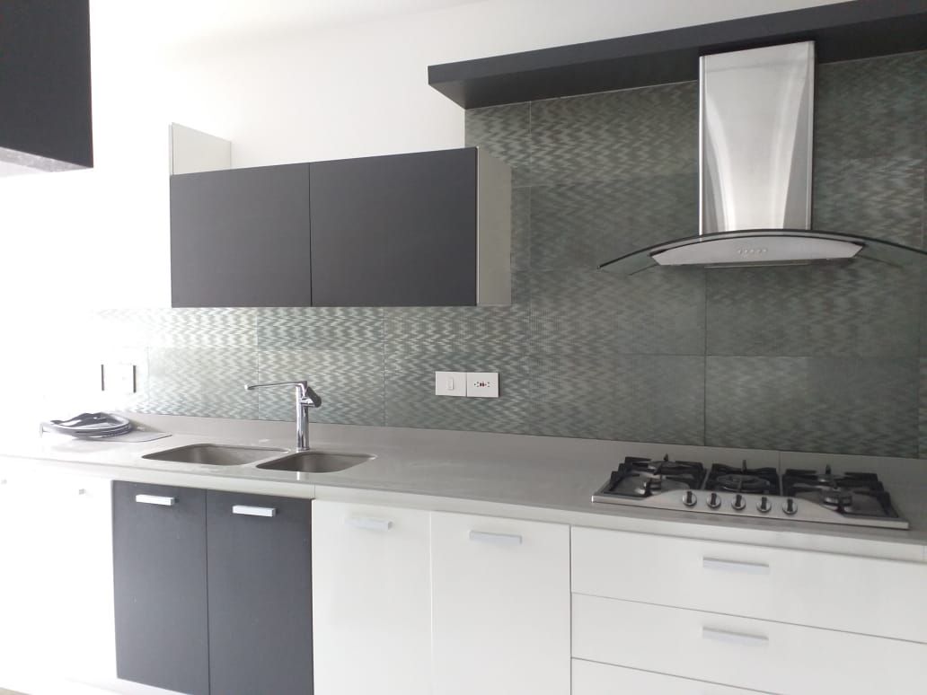 Apartamento en arriendo Risaralda Pereira Pinares Alto 232 m2 Habitaciones 3 Baños 4 Garajes 2 Precio $7650000