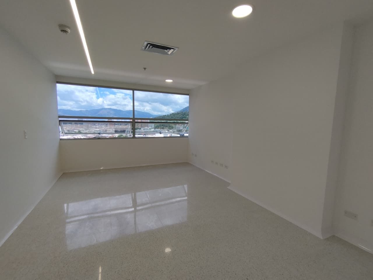 Consultorio en arriendo Antioquia Medellín Simesa 38 m2 Habitaciones 0 Baños 1 Garajes 1 Precio $4500000