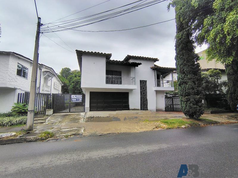 Casa en arriendo Antioquia Medellín La Aguacatala 500 m2 Habitaciones 10 Baños 3 Garajes 0 Precio $14000000