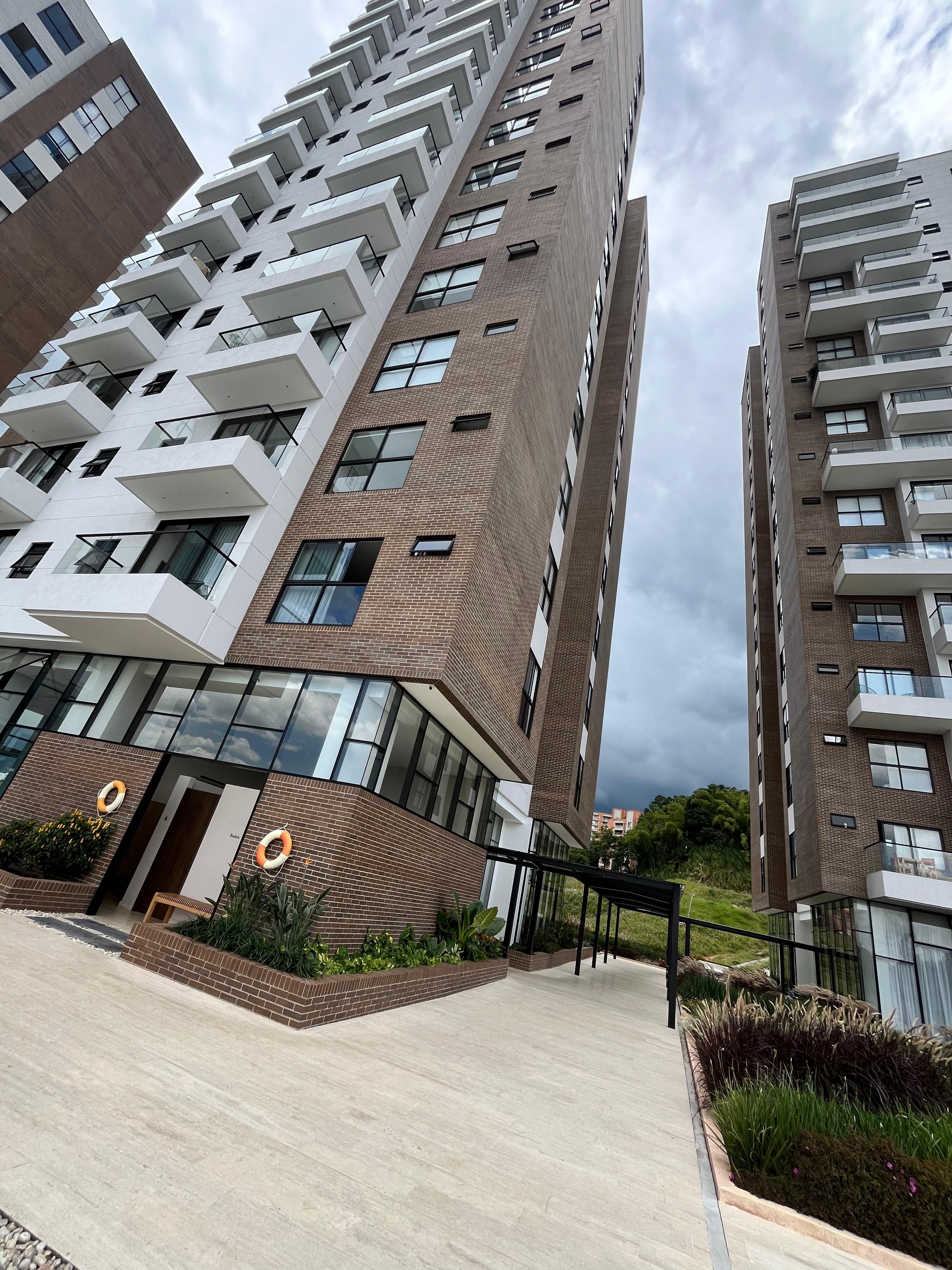 Apartaestudio en arriendo Risaralda Pereira Pinares 40 m2 Habitaciones 1 Baños 1 Garajes 1 Precio $2300000