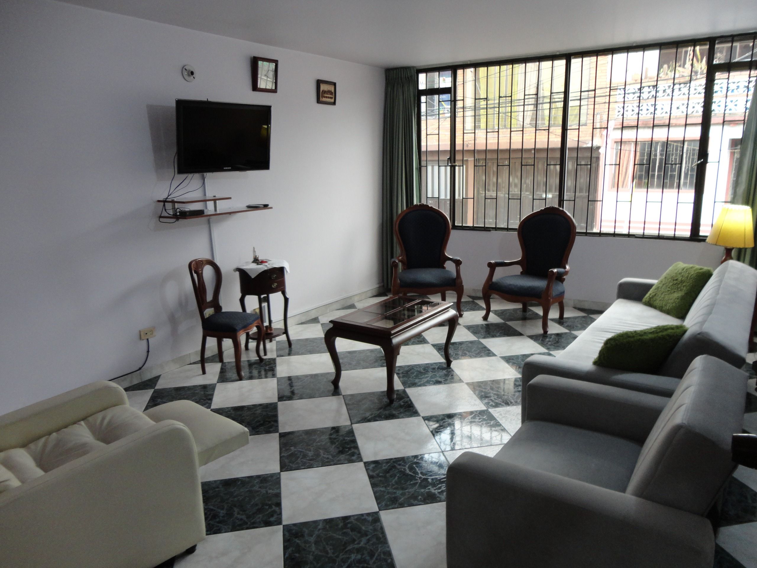 Casa en venta Cundinamarca Bogotá El Rincon Norte 300 m2 Habitaciones 4 Baños 2 Garajes 2 Precio $700000000