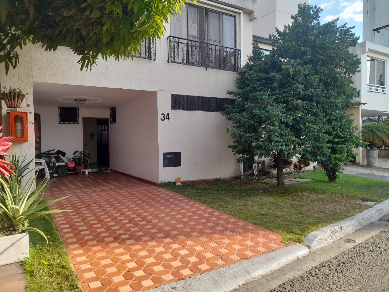 Casa en venta Valle Del Cauca Cali La Hacienda 104 m2 Habitaciones 5 Baños 5 Garajes 2 Precio $640000000