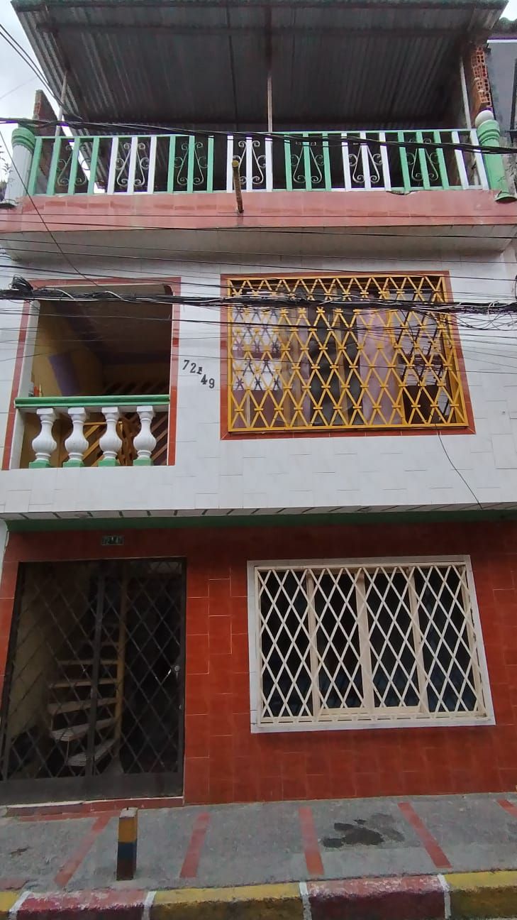 Casa en venta Valle Del Cauca Cali Los Robles 170 m2 Habitaciones 6 Baños 2 Garajes 0 Precio $245000000