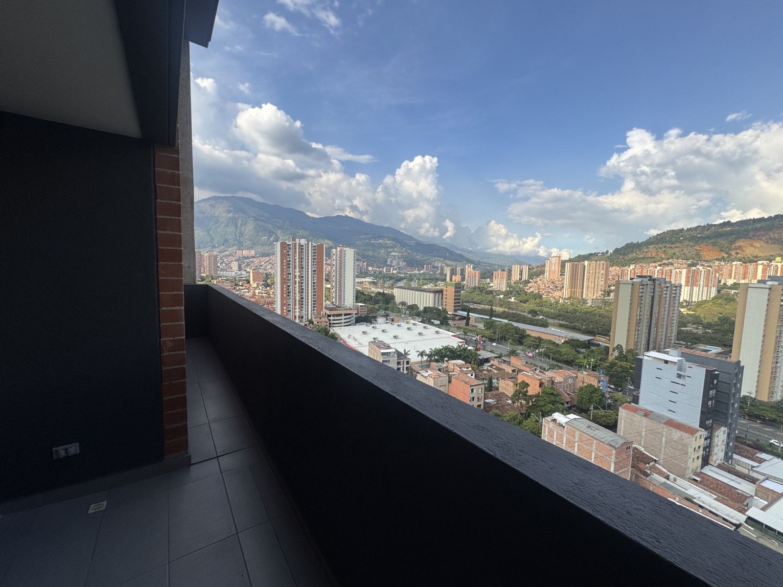 Apartamento en arriendo Antioquia Bello La Cabañita 67 m2 Habitaciones 3 Baños 2 Garajes 1 Precio $2300000