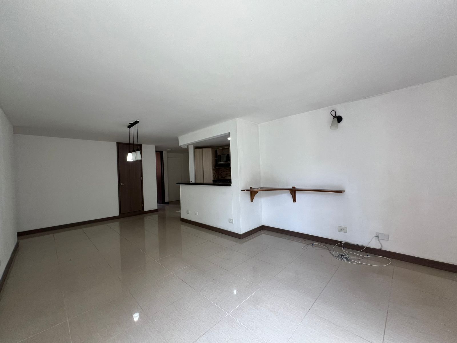 Apartamento en arriendo Antioquia Envigado Las Brujas 90 m2 Habitaciones 3 Baños 2 Garajes 2 Precio $3350000