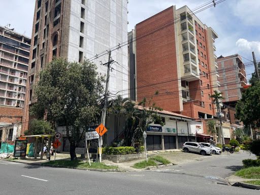 Lote en venta Antioquia Medellín Los Conquistadores 437 m2 Habitaciones 0 Baños 6 Garajes 6 Precio $3200000000