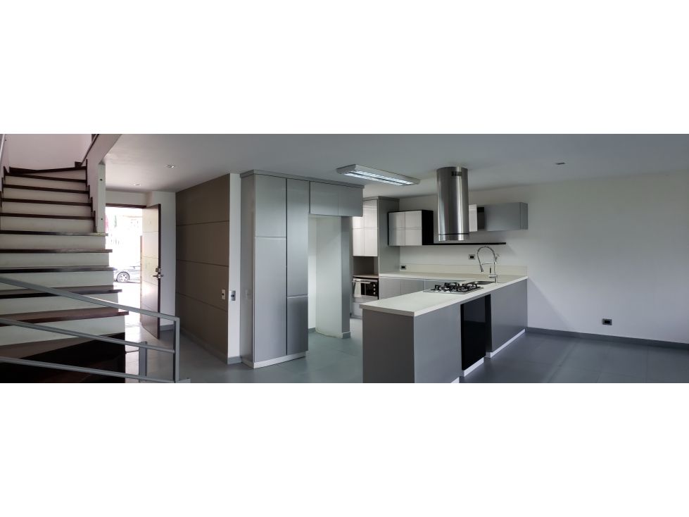 Casa en venta Antioquia Medellín Medellín 260 m2 Habitaciones 4 Baños 3 Garajes 9 Precio $2650000000