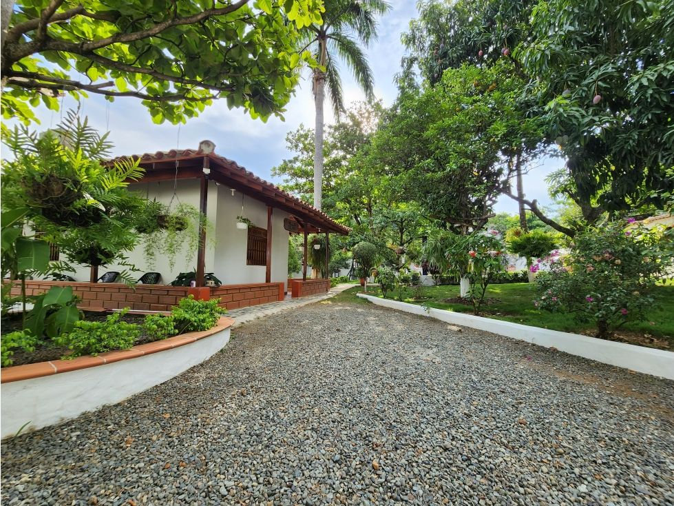 Finca en venta Antioquia Santafé De Antioquia Santafé De Antioquia 214 m2 Habitaciones 3 Baños 3 Garajes 10 Precio $1700000000