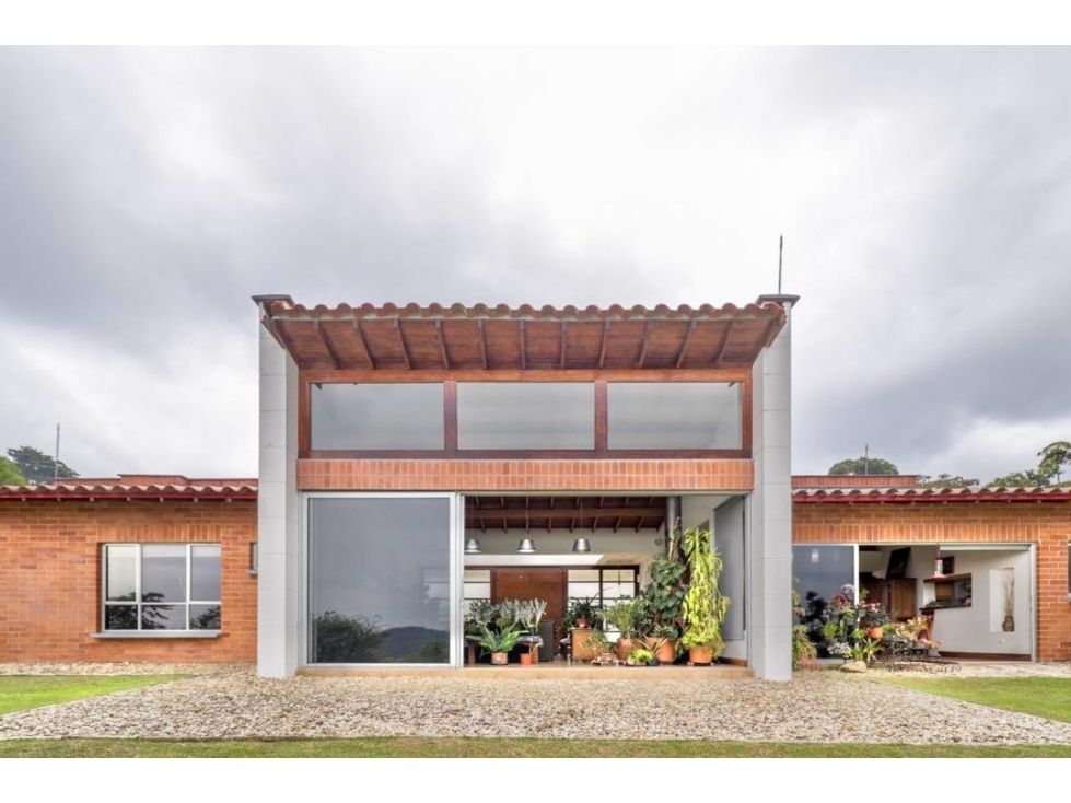 Casa Campestre en venta Antioquia Medellín El Esmeraldal 366 m2 Habitaciones 3 Baños 4 Garajes 4 Precio $4000000000