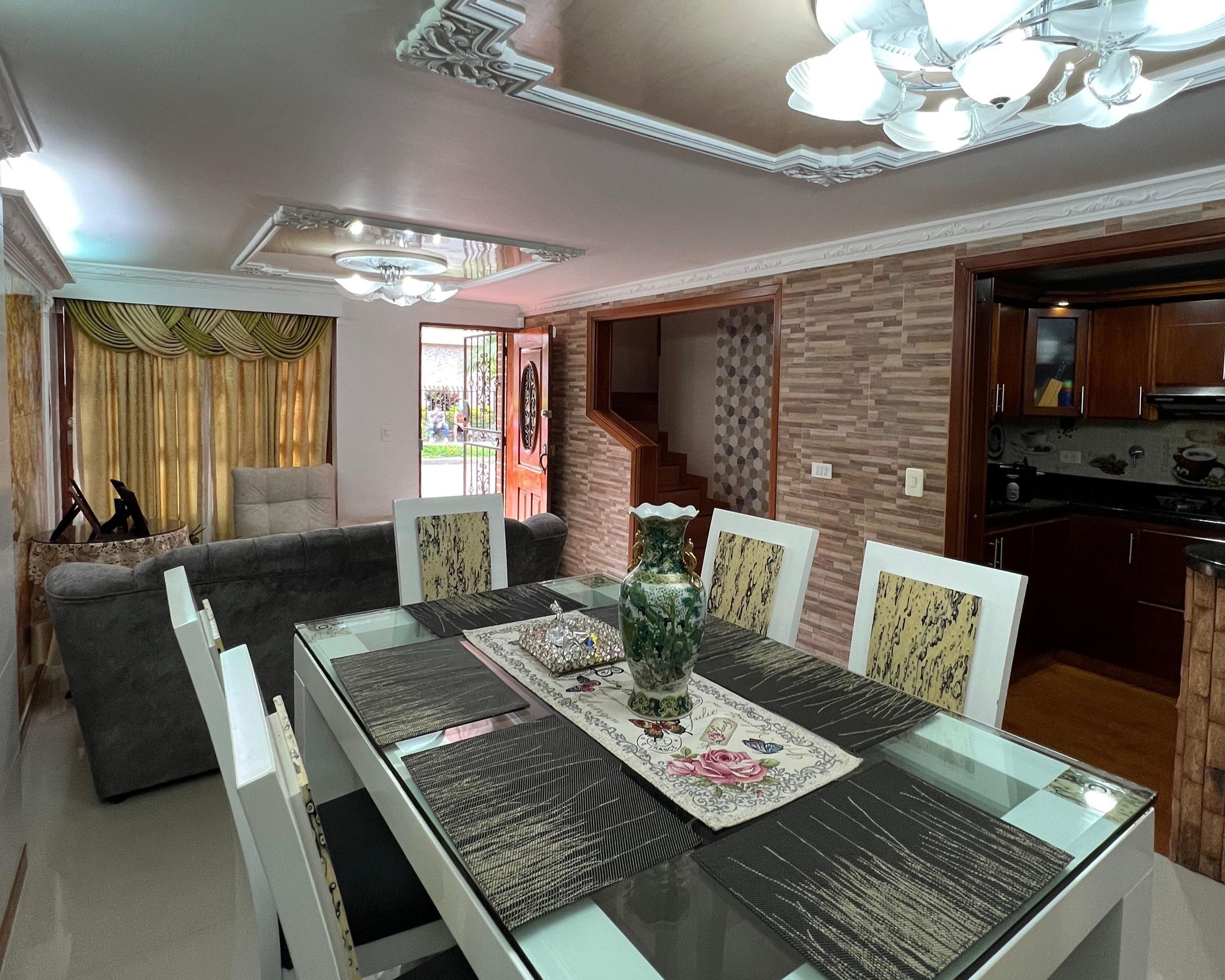 Casa en venta Antioquia Medellín La Gloria 225 m2 Habitaciones 4 Baños 3 Garajes 1 Precio $1450000000