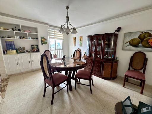 Apartamento en venta Risaralda Pereira Sector Plaza De Bolivar 175 m2 Habitaciones 5 Baños 3 Garajes 2 Precio $690000000