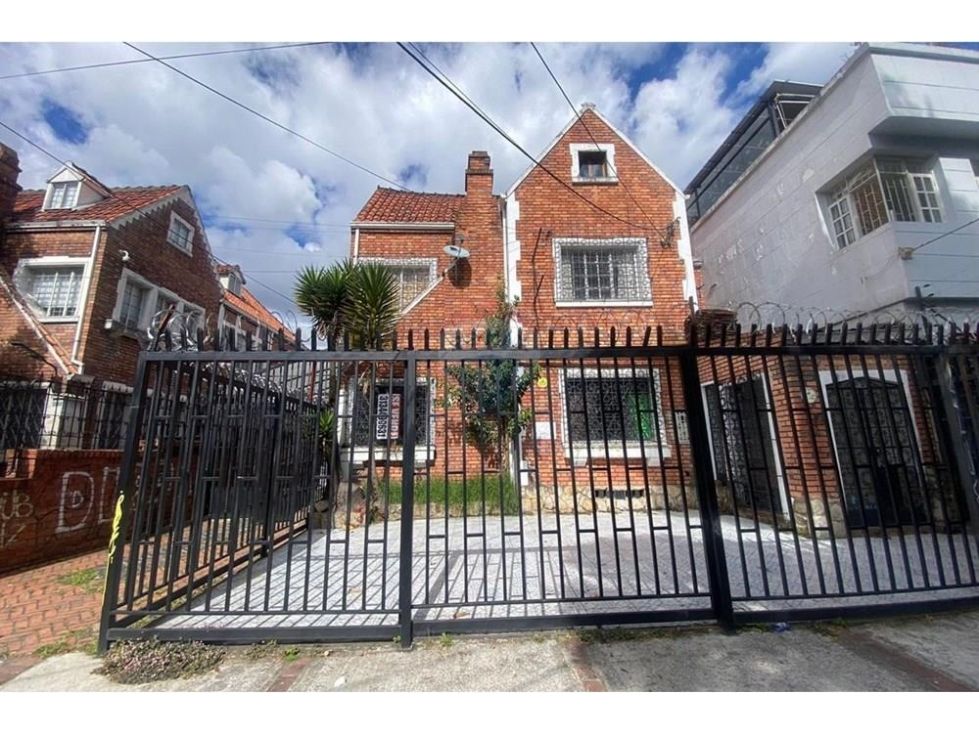 Casa en arriendo Cundinamarca Bogotá La Esmeralda 520 m2 Habitaciones 9 Baños 4 Garajes 5 Precio $12000000