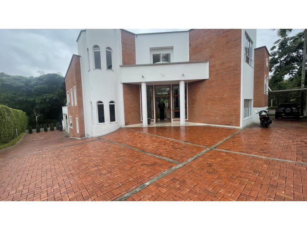 Casa en venta Risaralda Pereira Pereira 967 m2 Habitaciones 7 Baños 9 Garajes 20 Precio $2800000000