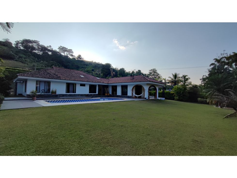 Casa Campestre en venta Caldas Manizales Manizales 400 m2 Habitaciones 4 Baños 4 Garajes 5 Precio $1300000000