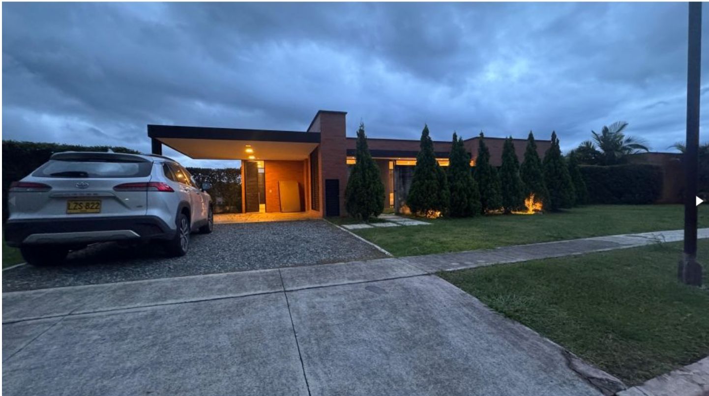 Casa Campestre en venta Risaralda Pereira Jardin De Velez Y Velez 248 m2 Habitaciones 3 Baños 4 Garajes 4 Precio $1750000000