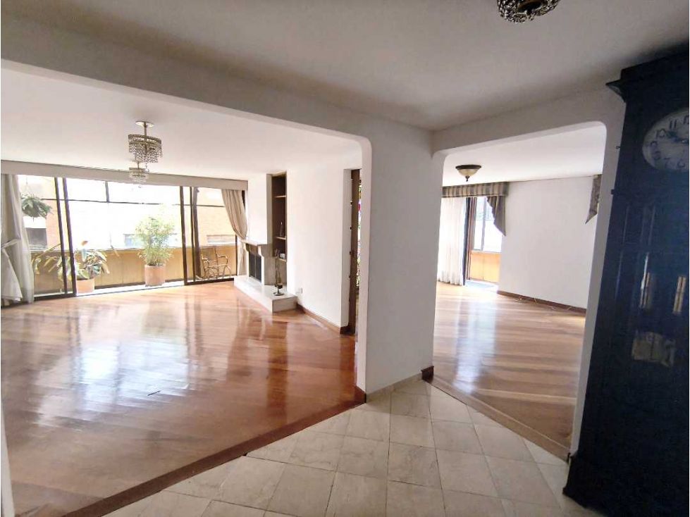 Apartamento en venta Cundinamarca Bogotá Los Rosales 168 m2 Habitaciones 3 Baños 3 Garajes 2 Precio $1150000000