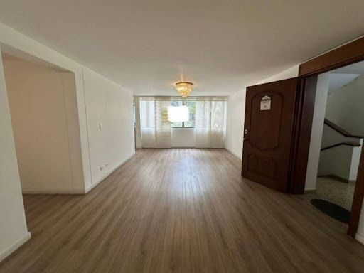 Apartamento en venta Antioquia Medellín Urbanizacion Bosques De La Aguacata 140 m2 Habitaciones 3 Baños 2 Garajes 1 Precio $720000000