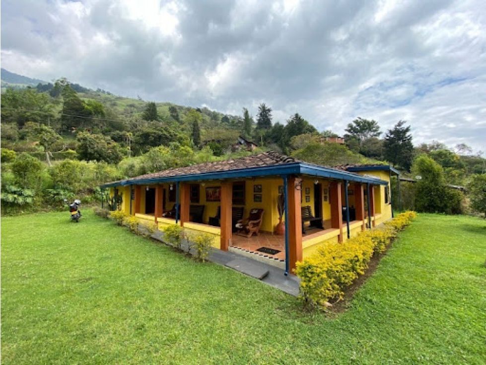 Casa en venta Antioquia Copacabana Copacabana 230 m2 Habitaciones 6 Baños 2 Garajes 6 Precio $750000000
