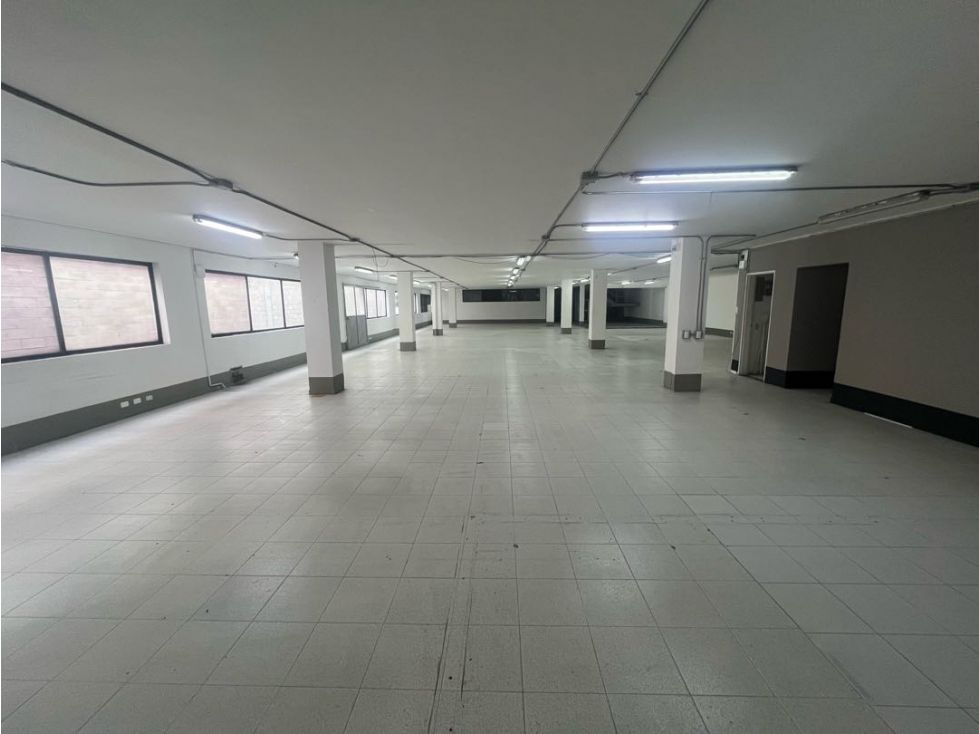 Bodega en arriendo Antioquia Envigado Primavera 2100 m2 Habitaciones 0 Baños 8 Garajes 4 Precio $45000000