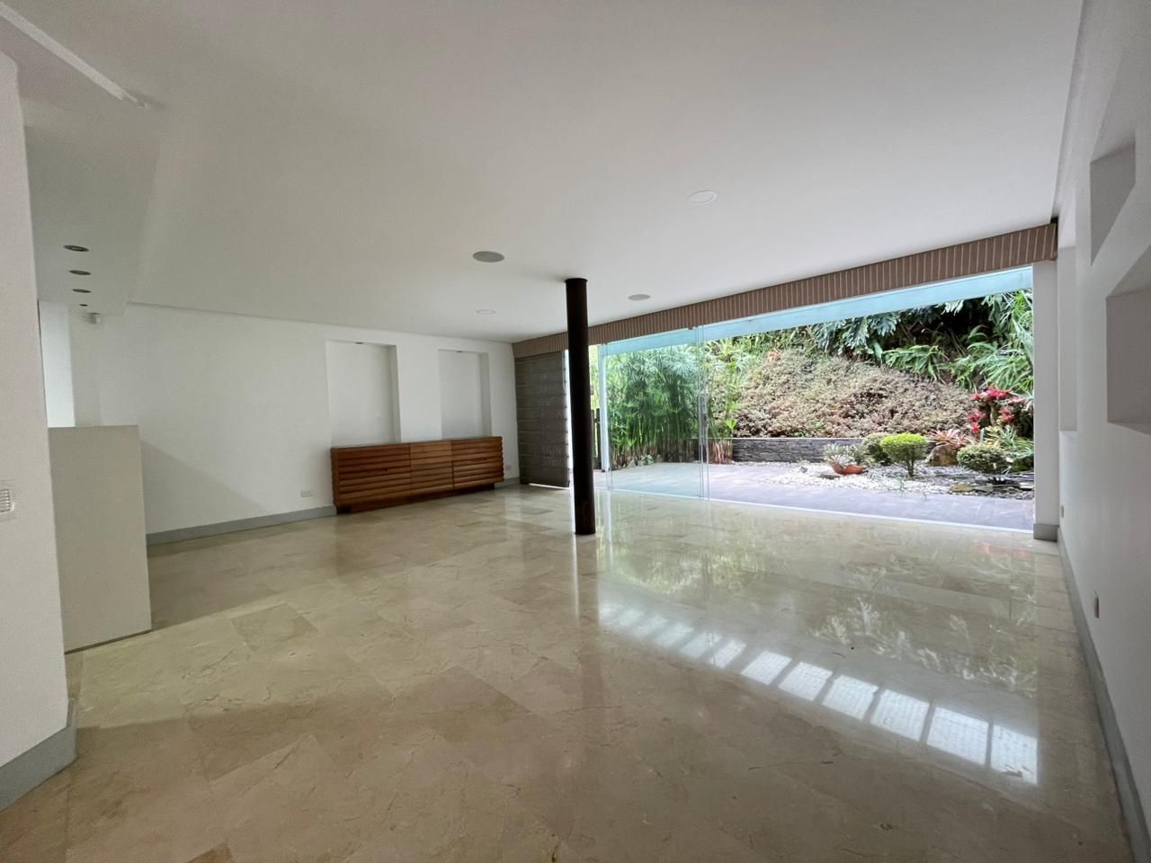 Casa en arriendo Antioquia Medellín El Tesoro 230 m2 Habitaciones 3 Baños 4 Garajes 2 Precio $12000000