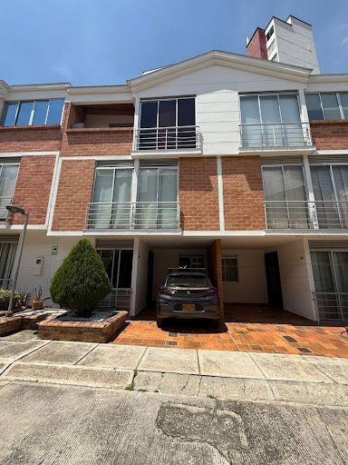 Casa en venta Santander Floridablanca Conjunto Club El Lago 60 m2 Habitaciones 5 Baños 3 Garajes 2 Precio $600000000