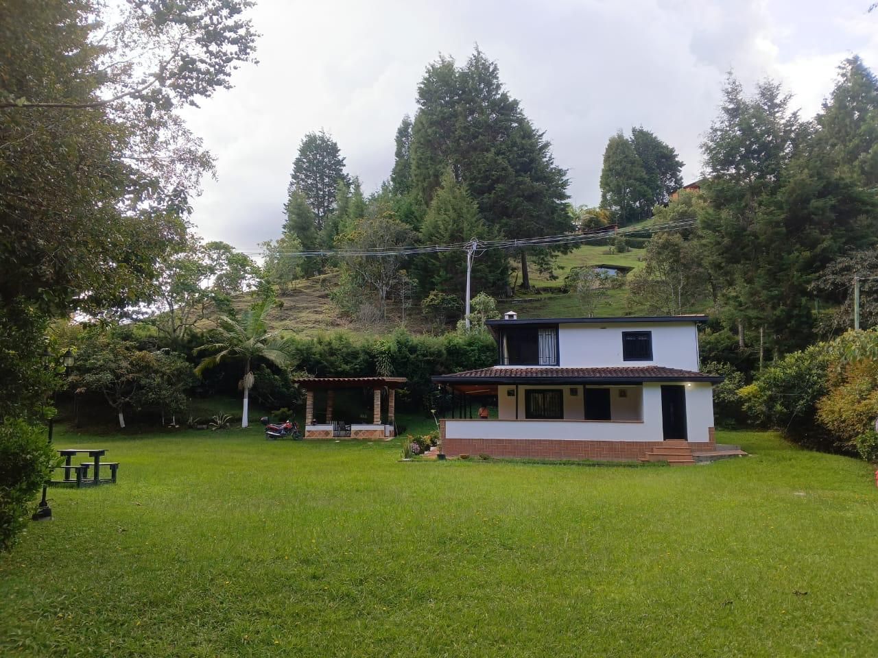 Finca en arriendo Antioquia Rionegro Gualanday 190 m2 Habitaciones 3 Baños 2 Garajes 1 Precio $4000000