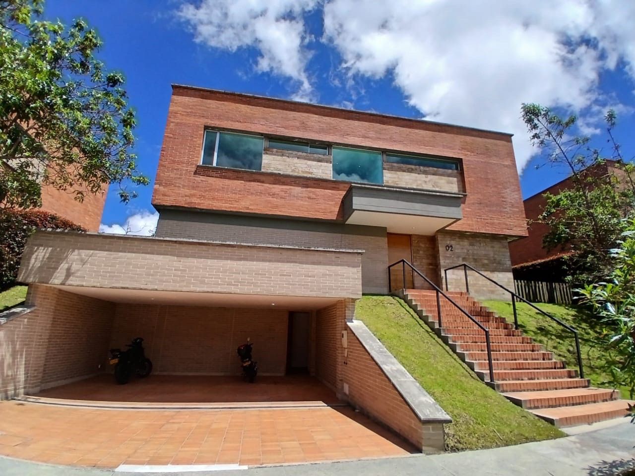 Casa en arriendo Antioquia Envigado Envigado 300 m2 Habitaciones 3 Baños 4 Garajes 3 Precio $17000000