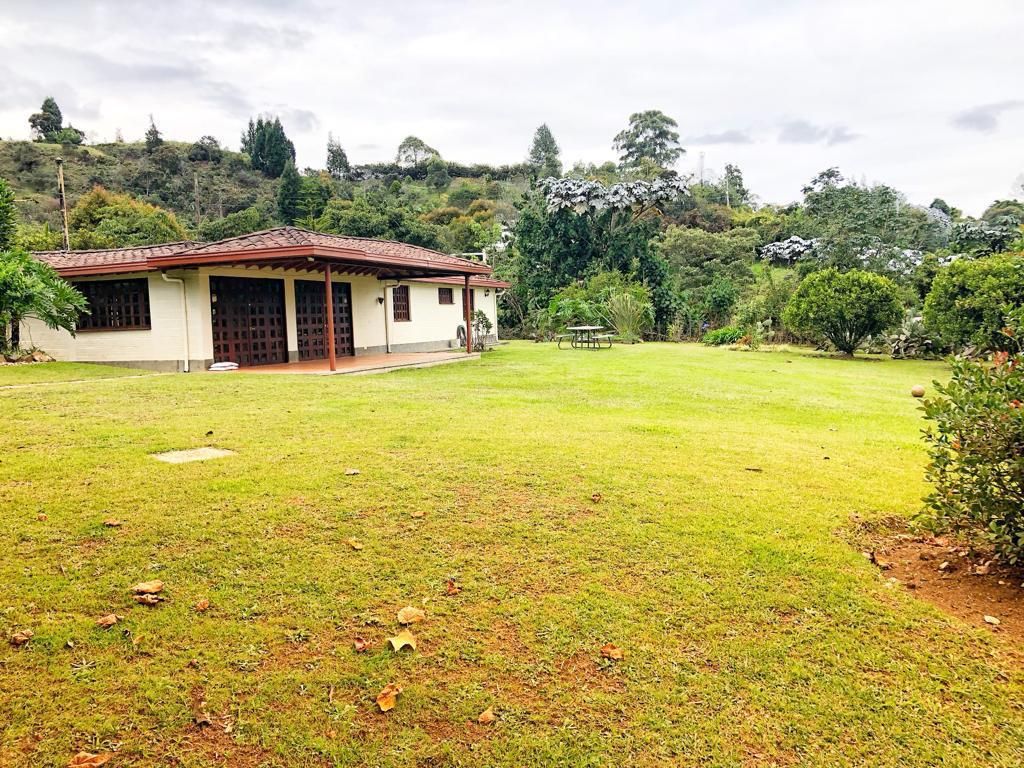 Casa Campestre en arriendo Antioquia Rionegro El Porvenir 200 m2 Habitaciones 3 Baños 2 Garajes 2 Precio $6500000