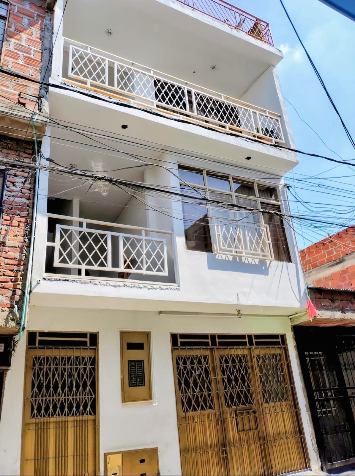 Casa en venta Valle Del Cauca Cali Petecuy I Etapa 205 m2 Habitaciones 6 Baños 3 Garajes 0 Precio $220000000