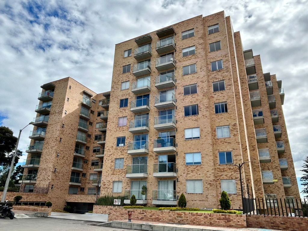 Apartaestudio en venta Cundinamarca Bogotá Club Los Lagartos 58 m2 Habitaciones 1 Baños 2 Garajes 1 Precio $410000000