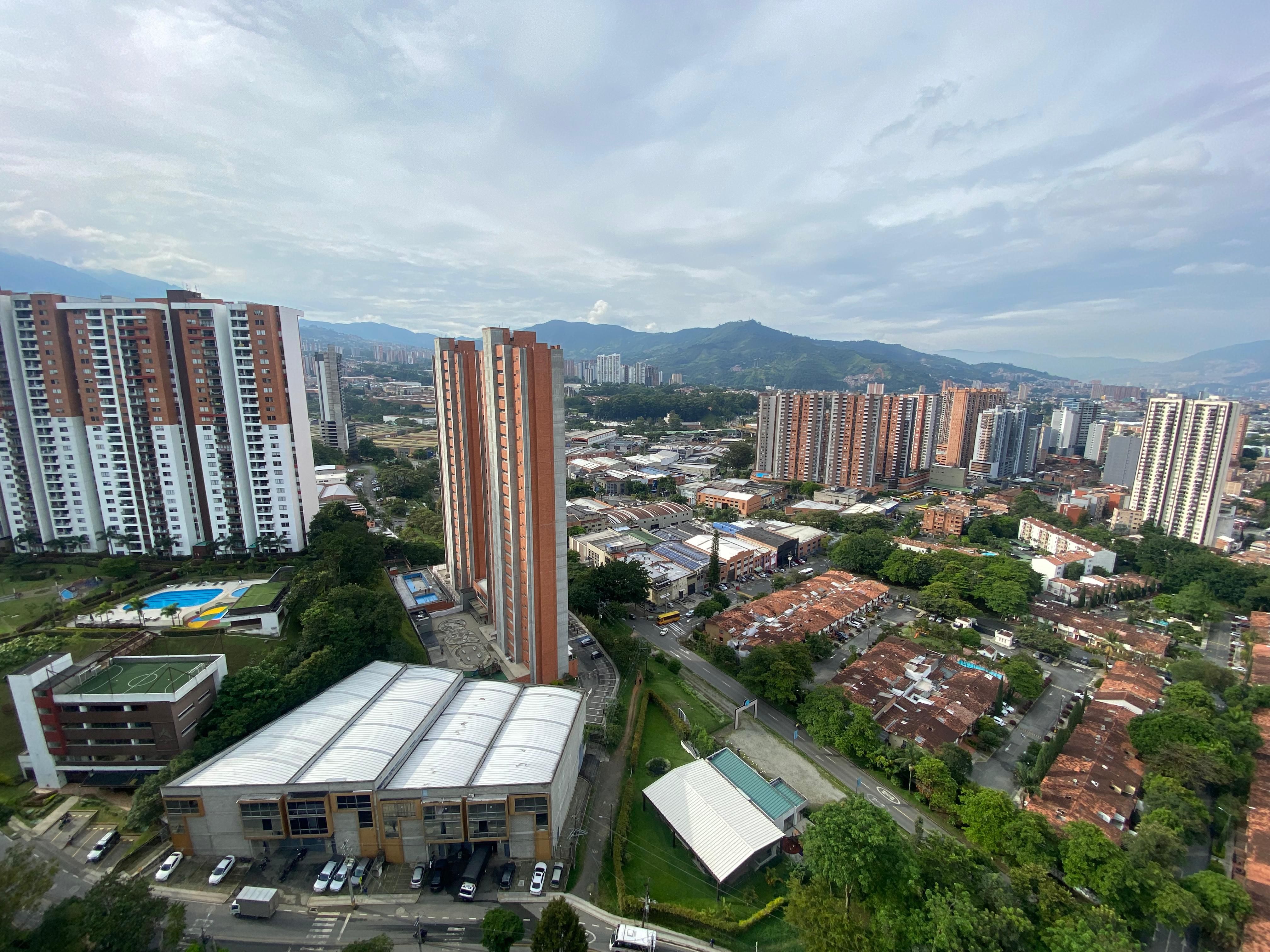 Apartaestudio en arriendo Antioquia Sabaneta Prados De Sabaneta 49 m2 Habitaciones 0 Baños 2 Garajes 1 Precio $2200000