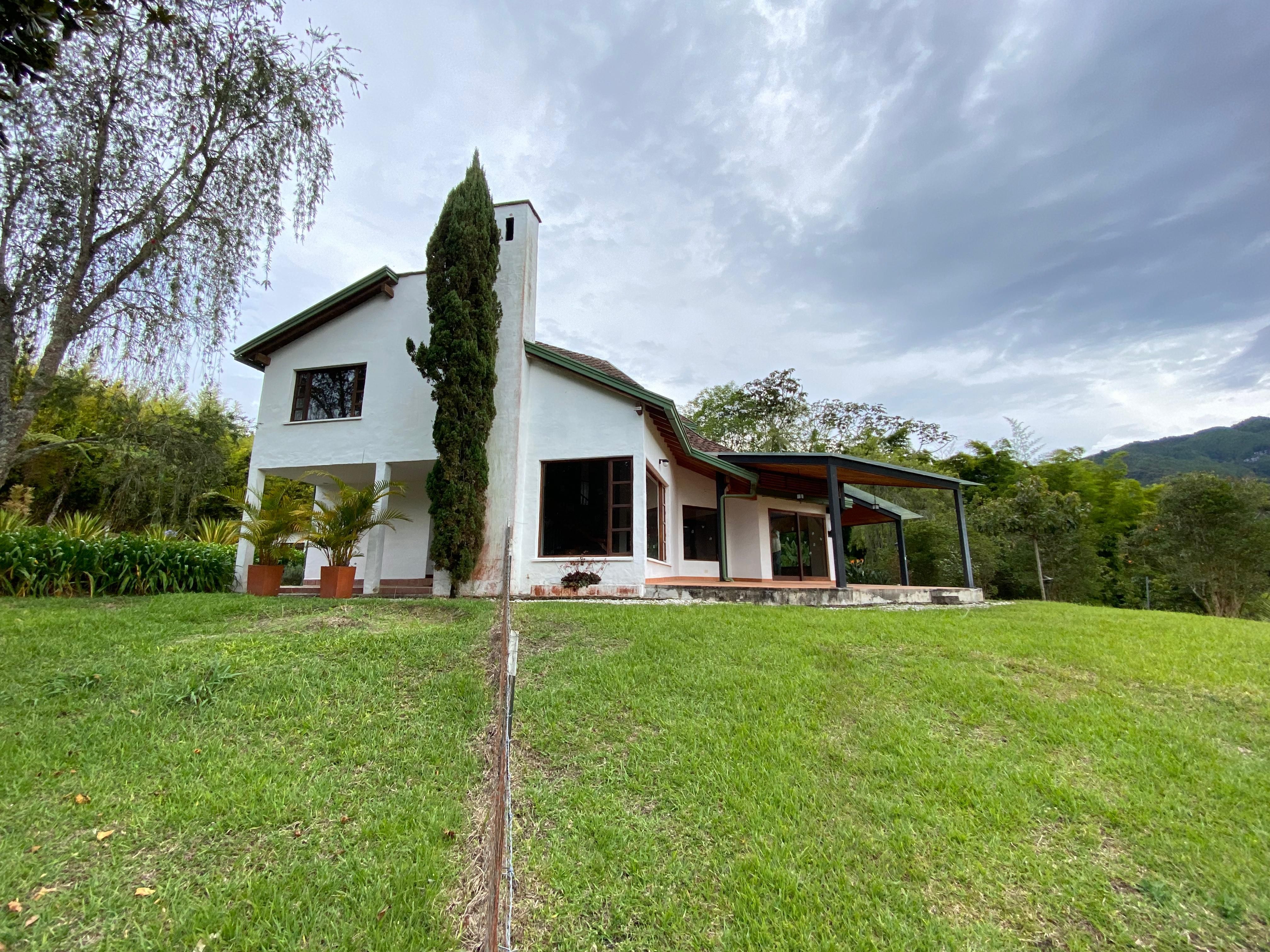 Finca en arriendo Antioquia El Retiro El Retiro 300 m2 Habitaciones 3 Baños 4 Garajes 2 Precio $12000000