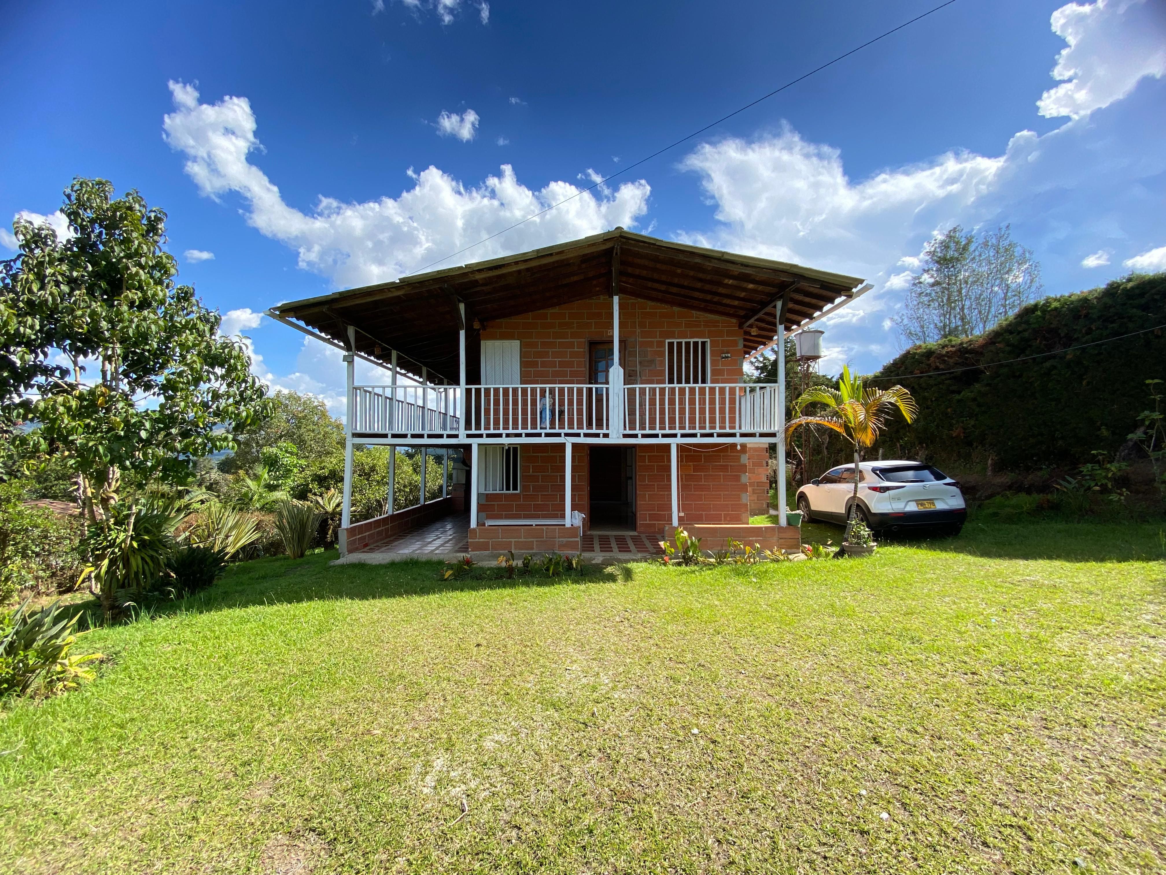 Finca en arriendo Antioquia La Ceja Centro 150 m2 Habitaciones 4 Baños 3 Garajes 1 Precio $4500000