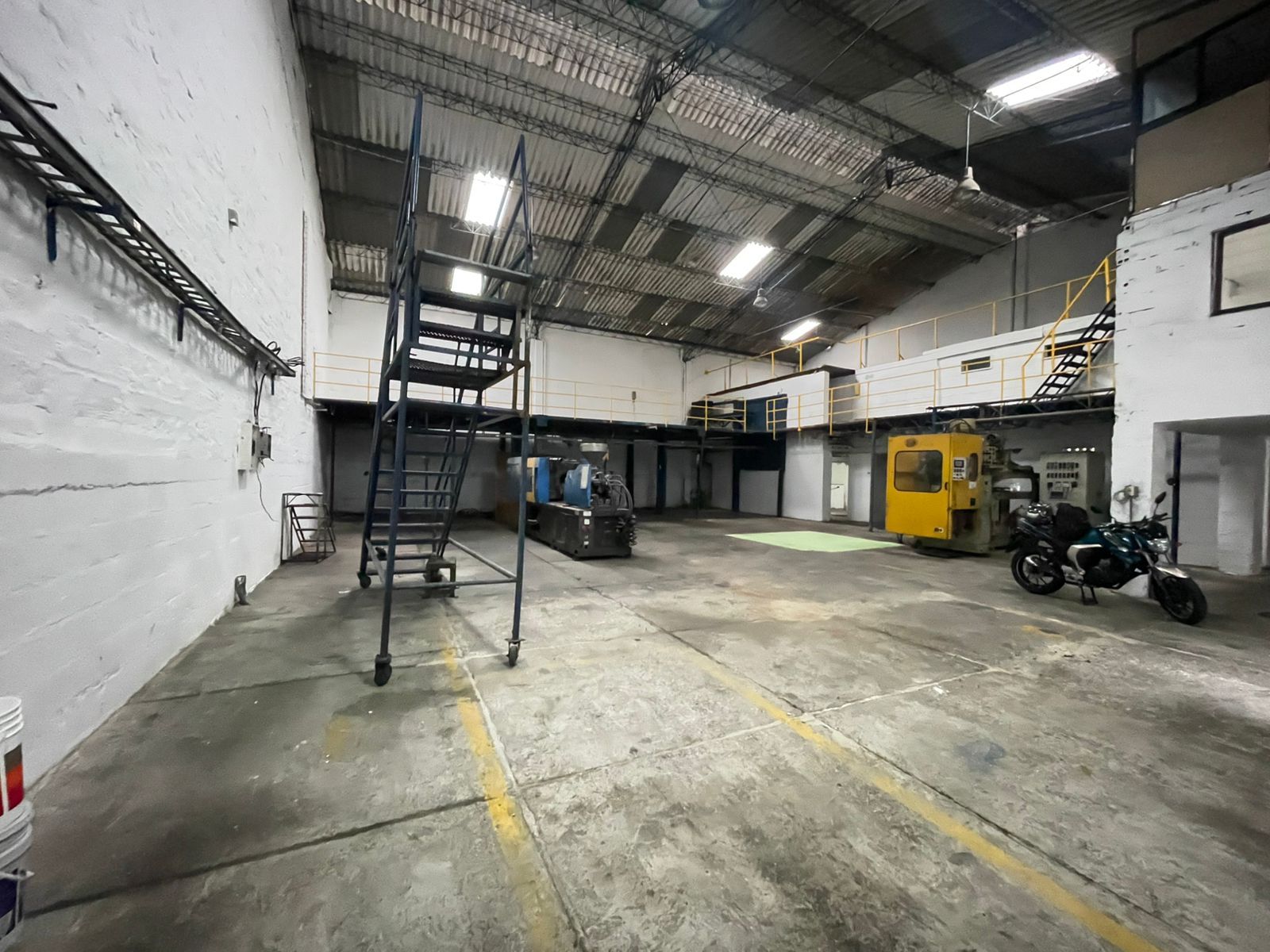 Bodega en arriendo Antioquia Sabaneta Villas Del Carmen 400 m2 Habitaciones 0 Baños 3 Garajes 0 Precio $19000000