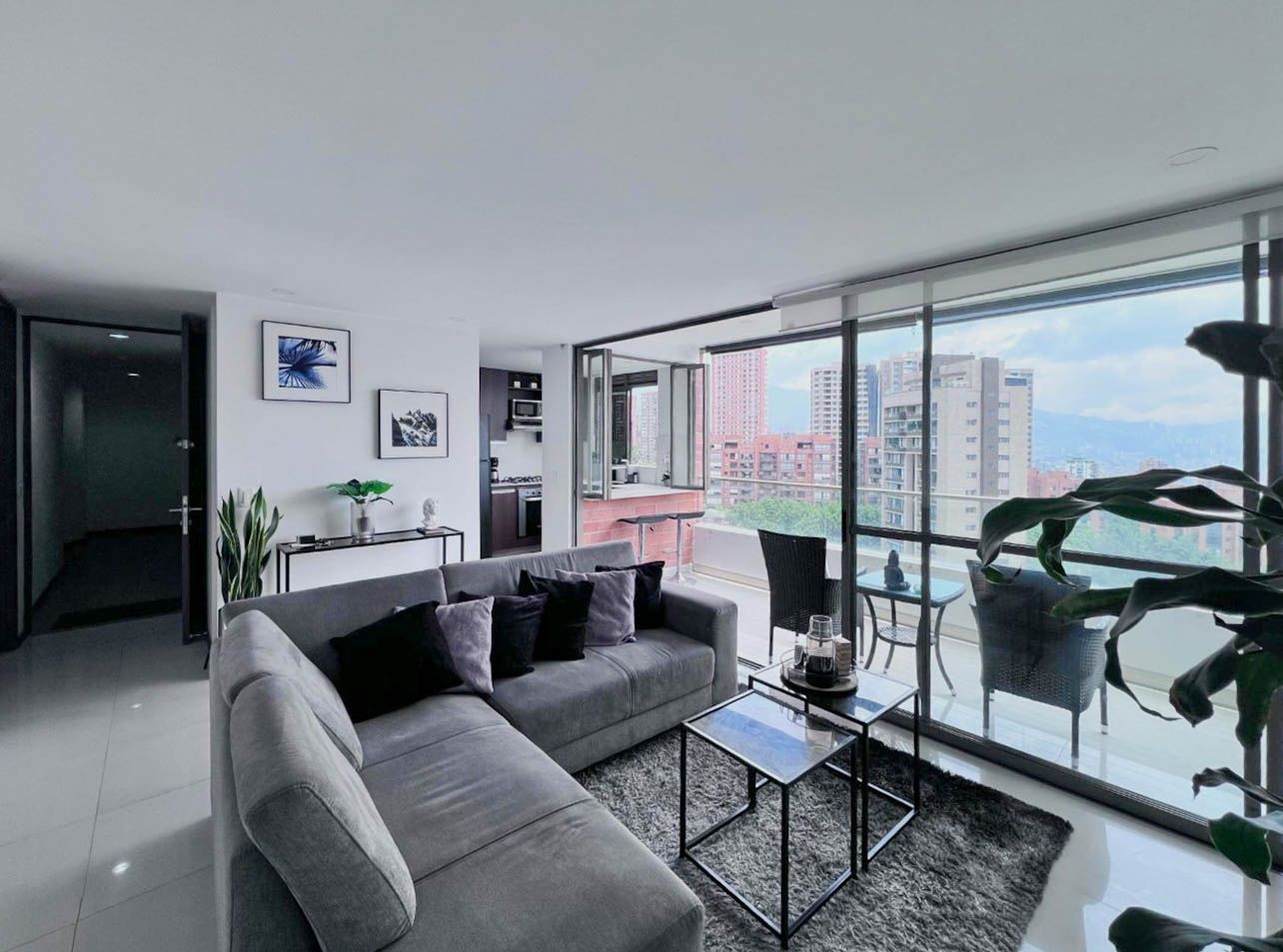 Apartamento en venta Antioquia Medellín Los Balsos No1 65 m2 Habitaciones 1 Baños 2 Garajes 2 Precio $635000000