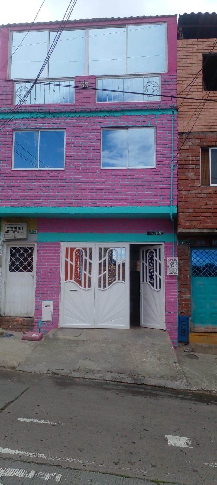 Casa en venta Cundinamarca Bogotá Girardot 95 m2 Habitaciones 2 Baños 2 Garajes 1 Precio $220000000