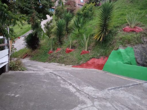 Casa en venta Cundinamarca Bogotá Canteras Media Loma 145 m2 Habitaciones 3 Baños 2 Garajes 2 Precio $260000000