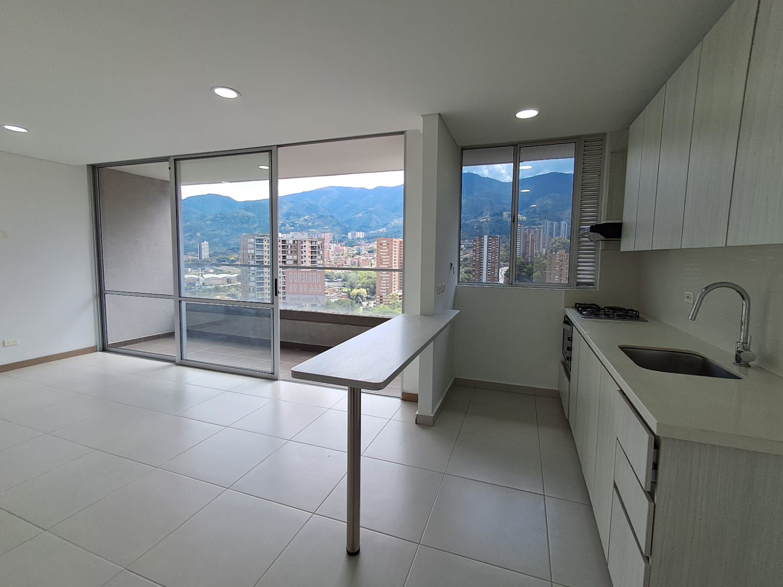 Apartamento en arriendo Antioquia Itagüí Santa Catalina 80 m2 Habitaciones 3 Baños 2 Garajes 1 Precio $3200000