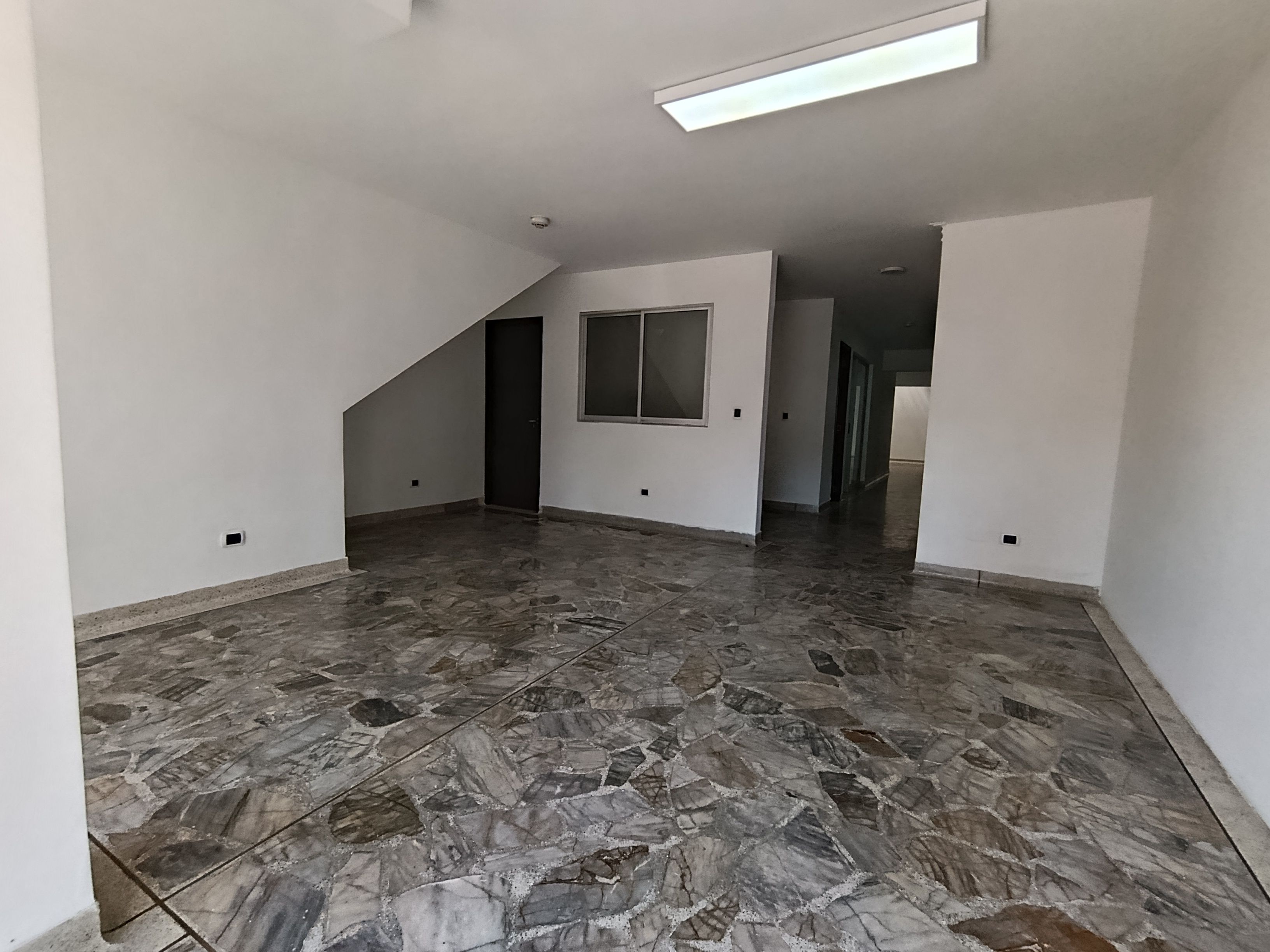 Casa en arriendo Antioquia Medellín Florida Nueva 200 m2 Habitaciones 5 Baños 3 Garajes 0 Precio $7000000