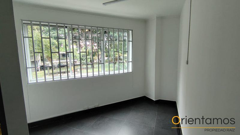 Oficina en arriendo Antioquia Medellín Los Conquistadores 36 m2 Habitaciones 0 Baños 1 Garajes 0 Precio $2400000