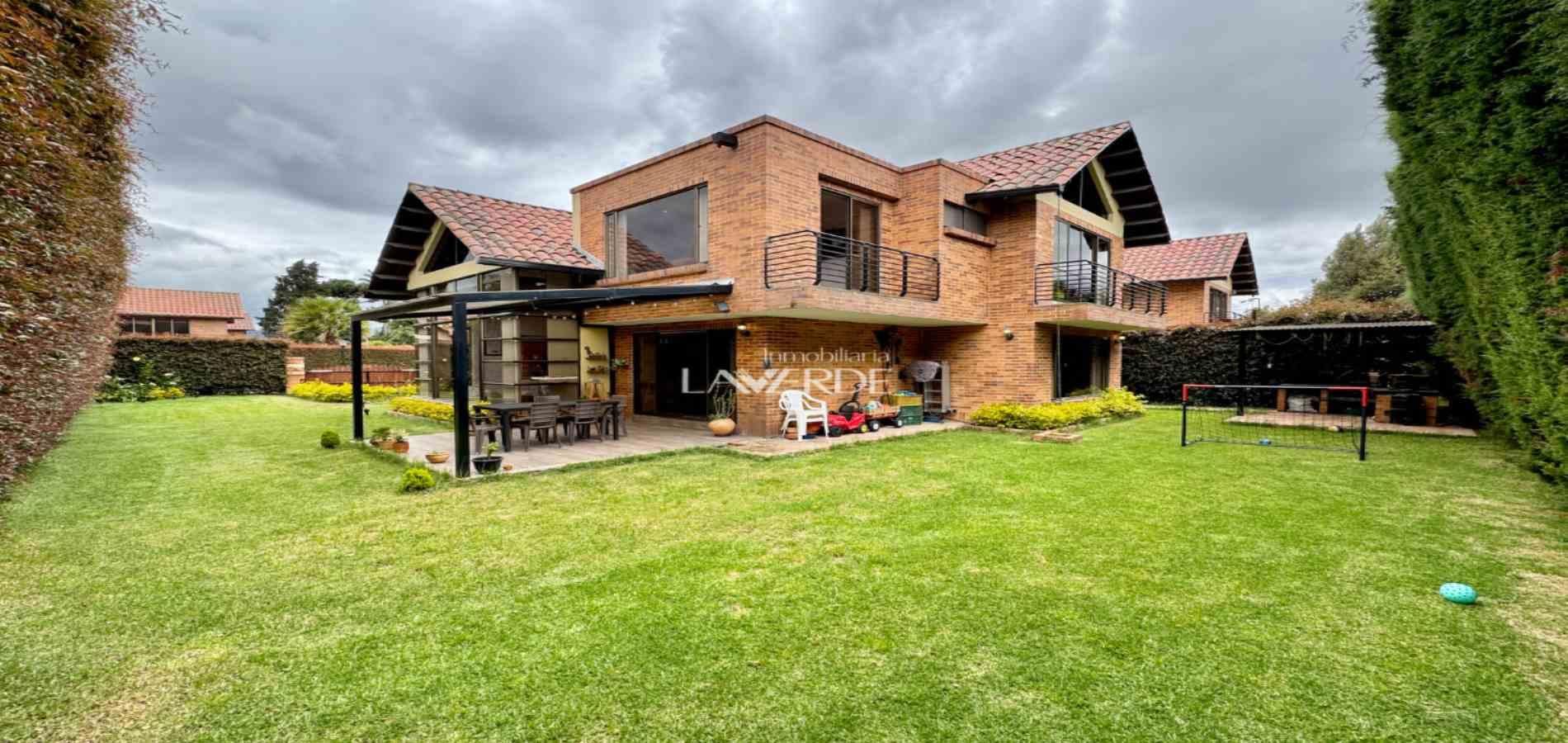 Casa en arriendo Cundinamarca Chía Chia 242 m2 Habitaciones 3 Baños 3 Garajes 5 Precio $7300000