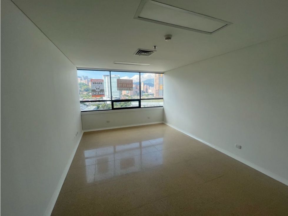Oficina en arriendo o venta Antioquia Envigado Las Vegas 35 m2 Habitaciones 0 Baños 1 Garajes 1 Precio venta $400000000 Precio arriendo $3600000
