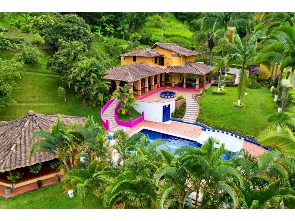 Finca en venta Antioquia Girardota Centro 700 m2 Habitaciones 6 Baños 5 Garajes 12 Precio $5800000000