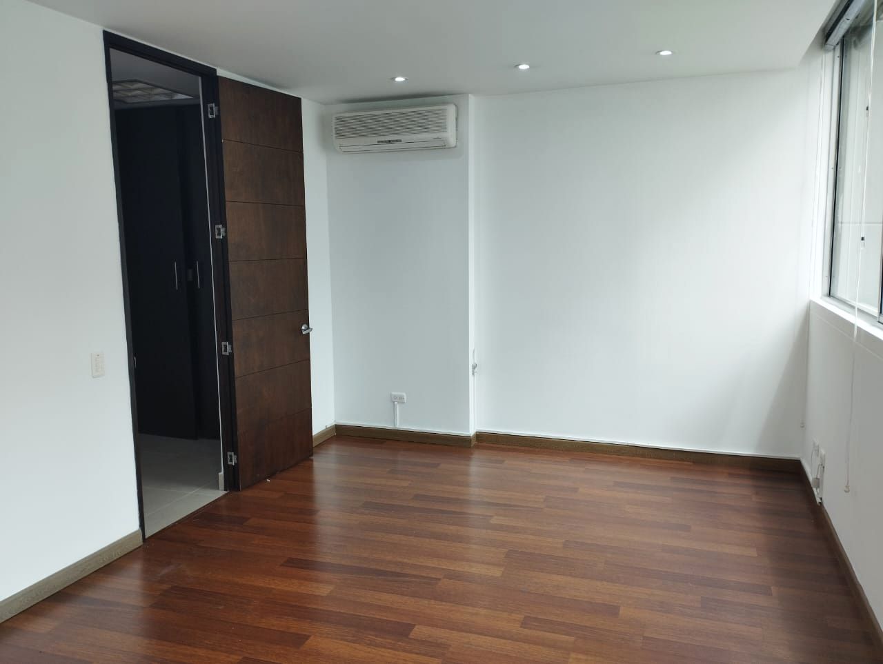 Oficina en arriendo o venta Antioquia Medellín Los Balsos No2 52 m2 Habitaciones 0 Baños 1 Garajes 1 Precio venta $680000000 Precio arriendo $5400000
