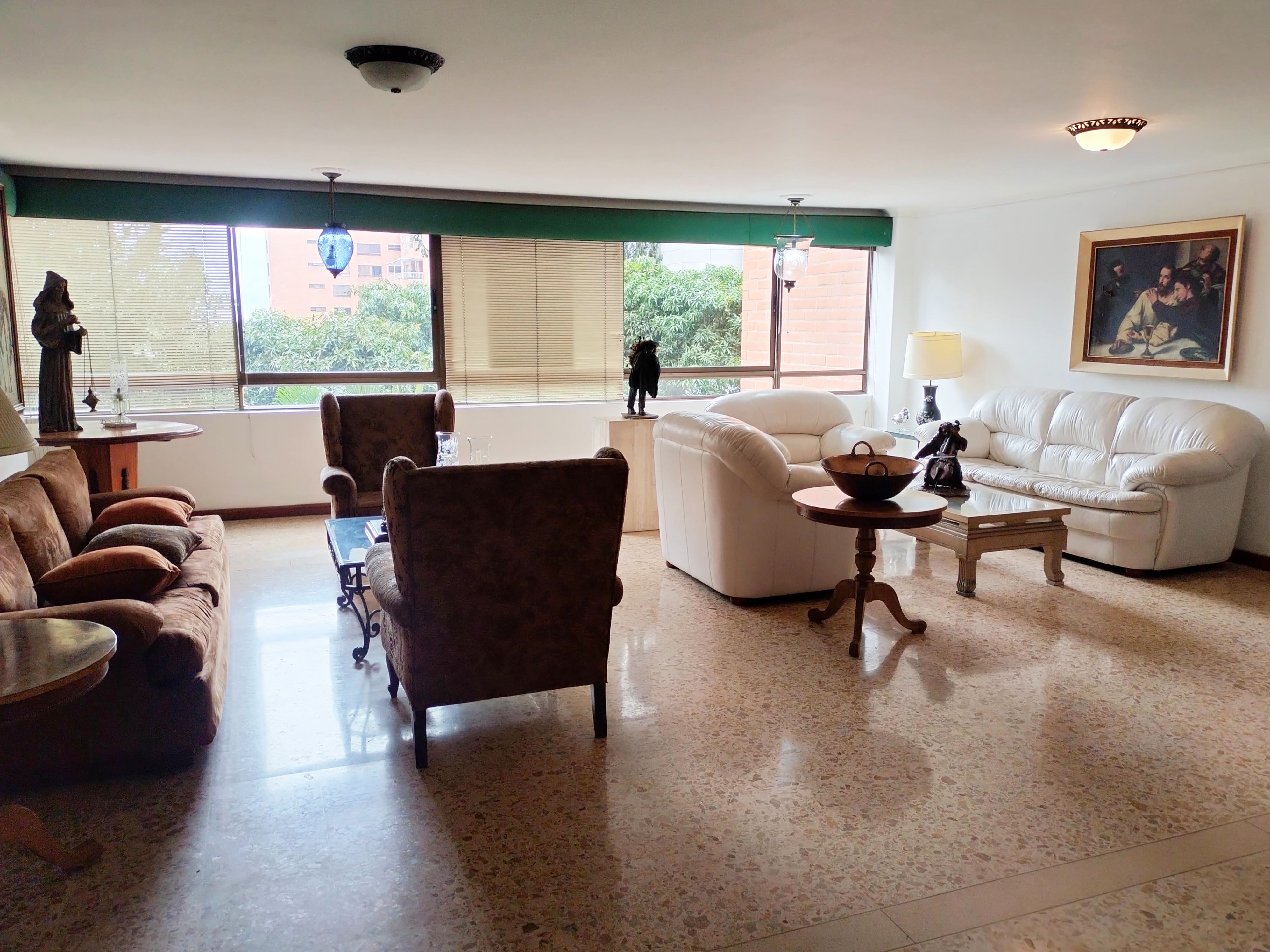Apartamento en venta Antioquia Medellín Castropol 236 m2 Habitaciones 3 Baños 4 Garajes 3 Precio $1240000000