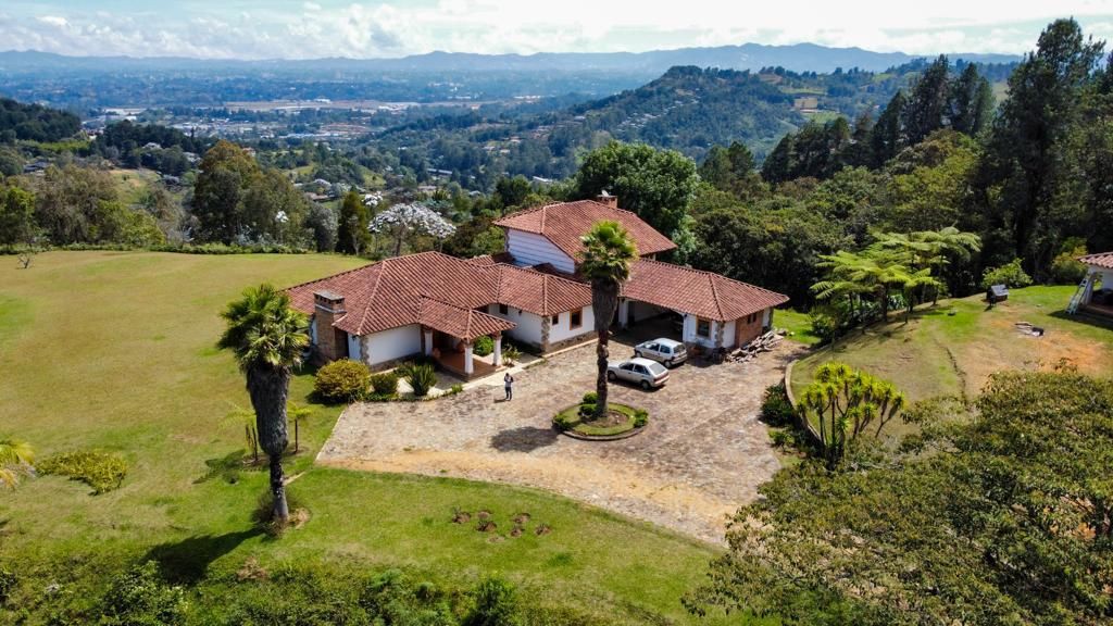 Finca en arriendo Antioquia Rionegro Rionegro 450 m2 Habitaciones 5 Baños 5 Garajes 2 Precio $10000000