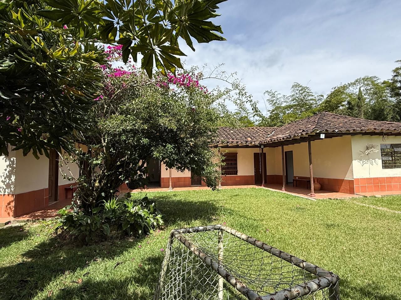 Finca en arriendo Antioquia Rionegro El Faro 7000 m2 Habitaciones 7 Baños 4 Garajes 2 Precio $3700000