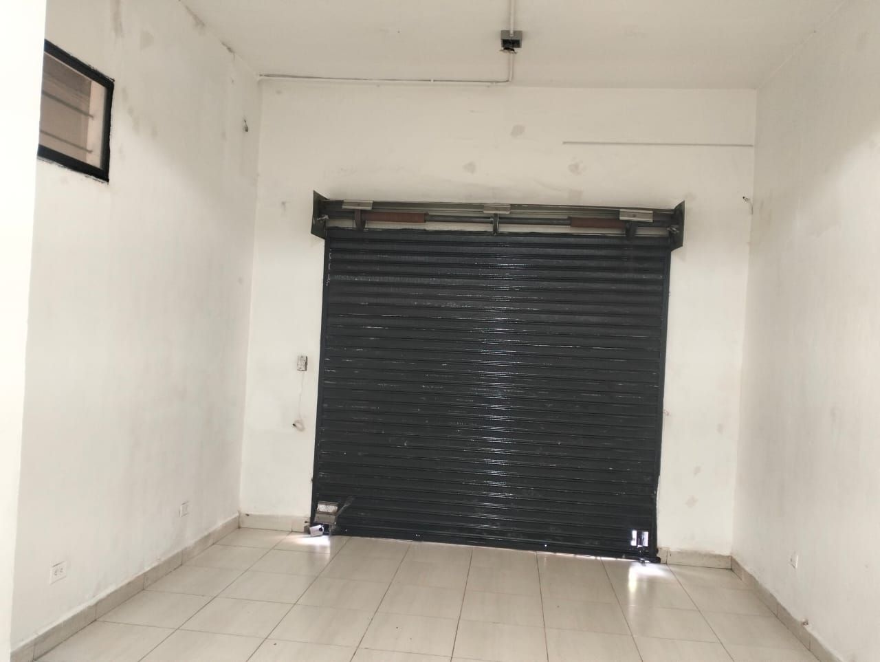 Local en arriendo Antioquia Medellín Bombona No1 30 m2 Habitaciones 0 Baños 1 Garajes 1 Precio $1600000