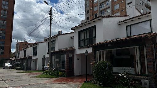 Casa en venta Cundinamarca Bogotá Cedritos 147 m2 Habitaciones 3 Baños 3 Garajes 2 Precio $850000000